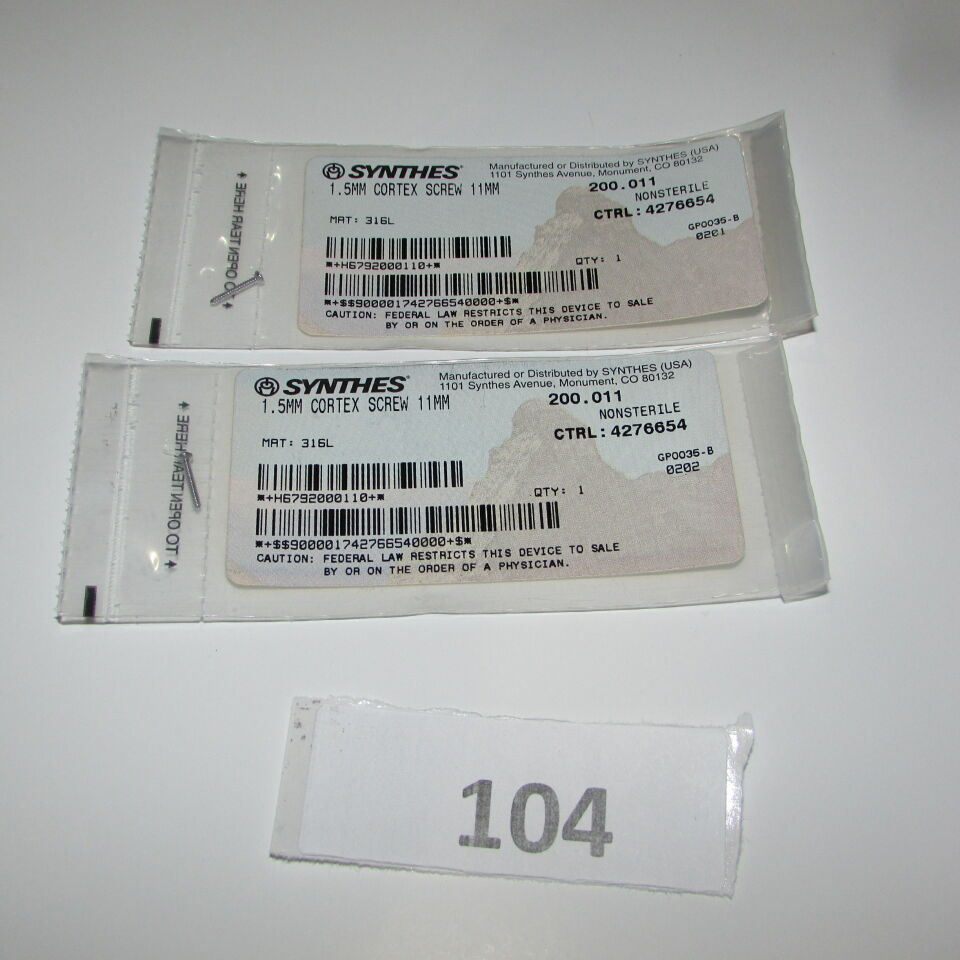 SYNTHES 200.011 SYNTHES 200.011 1.5MM CORTEX SCREW LOT OF 2