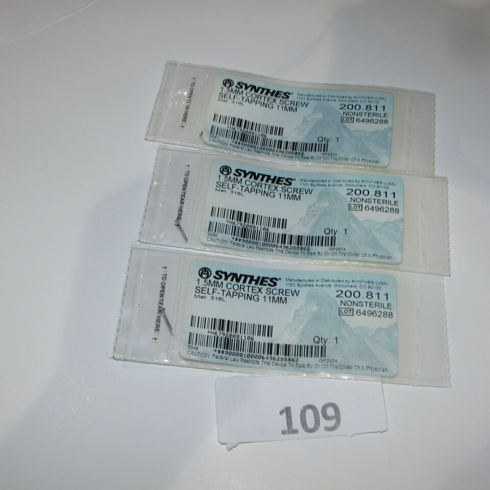 SYNTHES 200.811 SYNTHES 200.811 1.5MM CORTEX SCREW LOT OF 3