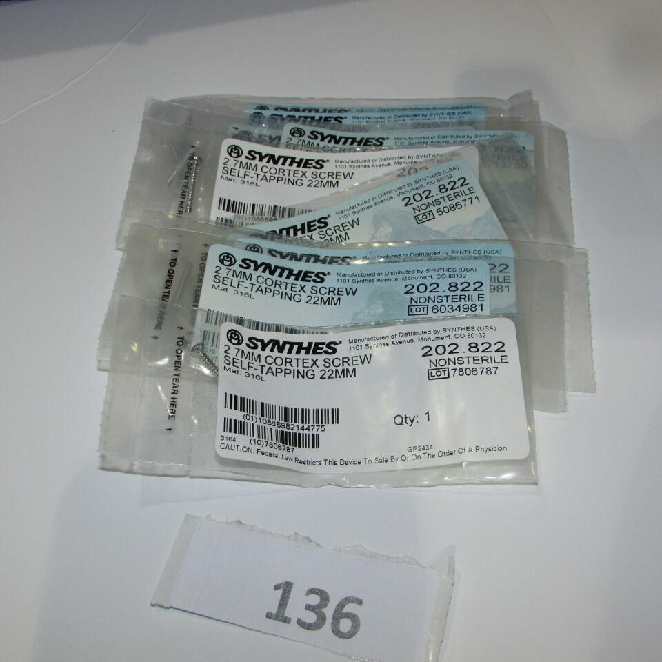 SYNTHES 202.822 SYNTHES 202.822 2.7MM CORTEX SCREW LOT OF 10